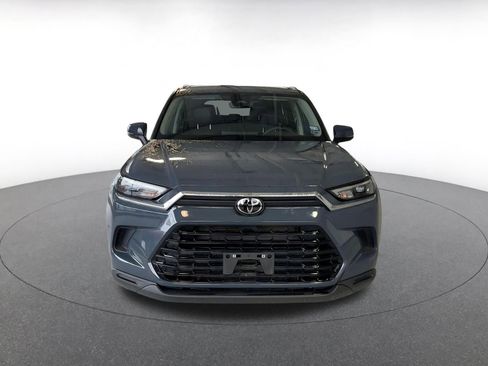 Used 2025 Toyota Grand Highlander LE image 6