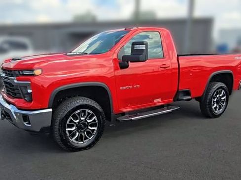 Used 2025 Chevrolet Silverado 2500 LT AWD/4WD image 5