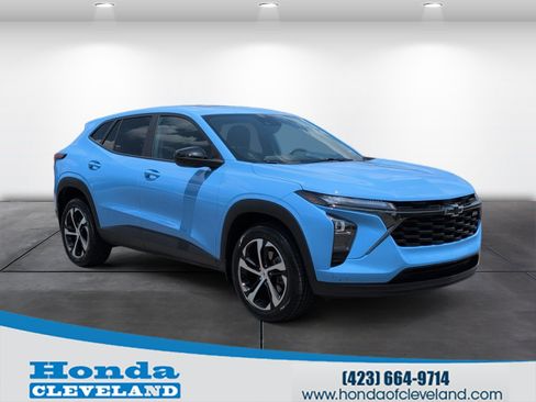 Used 2024 Chevrolet Trax RS w/ Sunroof Package FWD image 1