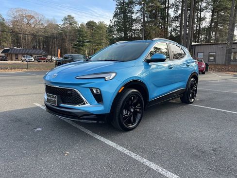 Used 2025 Buick Encore GX Sport Touring w/ Comfort Package image 2