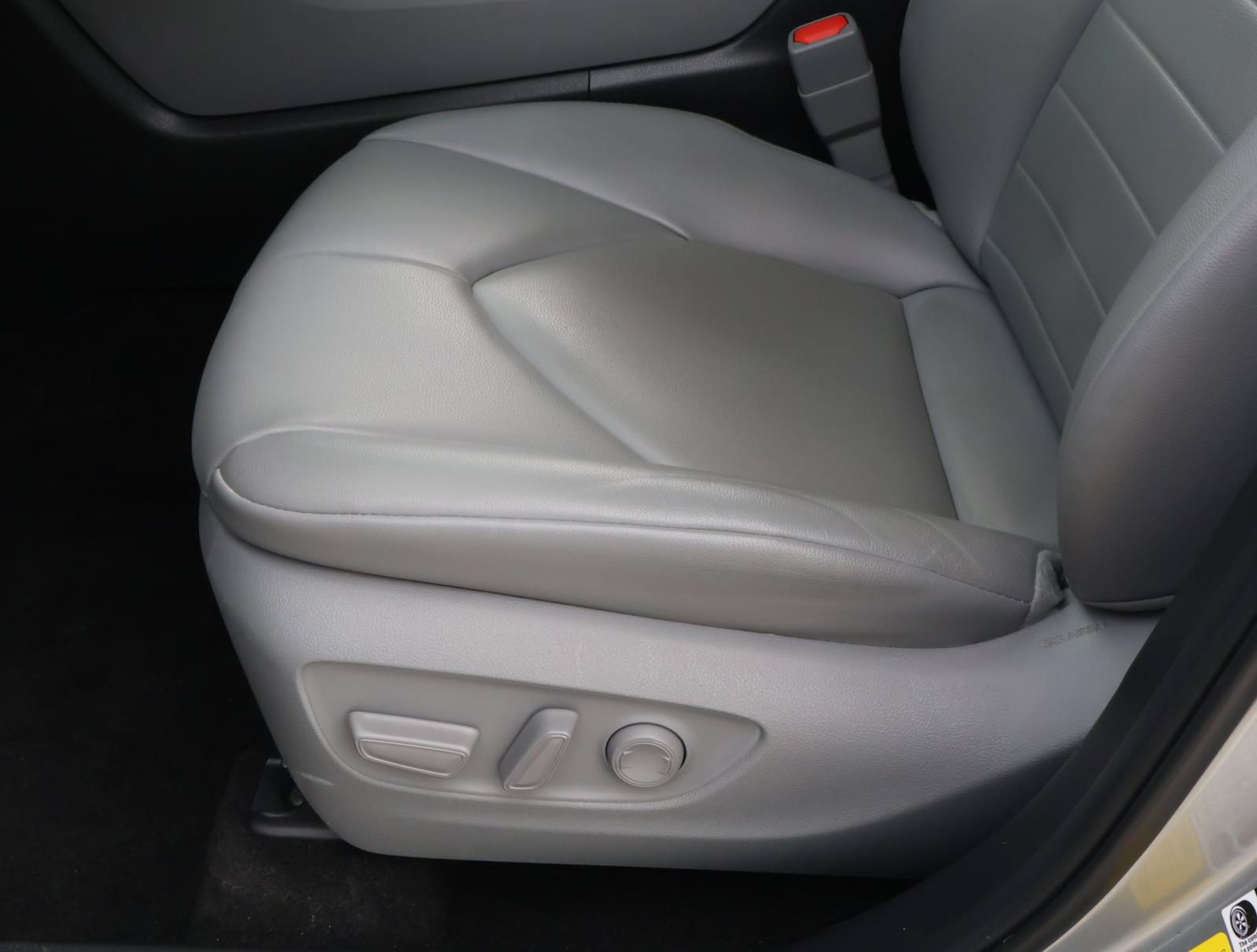 Used 2023 Toyota Highlander XLE FWD image 14