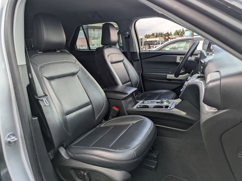 Used 2023 Ford Explorer XLT w/ Equipment Group 202A image 34