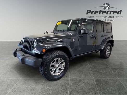 Used 2016 Jeep Wrangler Unlimited Rubicon w/ Dual Top Group AWD/4WD image 12