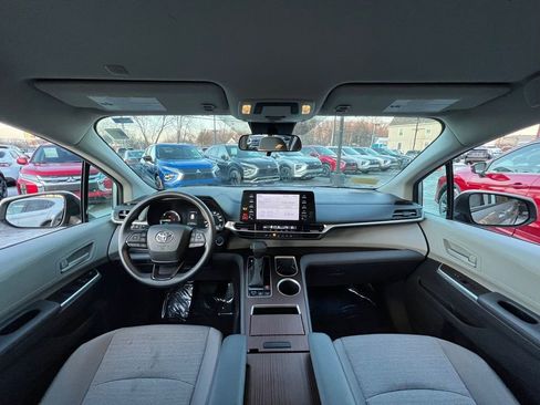 Used 2024 Toyota Sienna LE image 20
