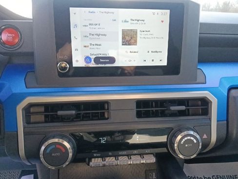 Used 2024 Toyota Tacoma TRD Off-Road image 21