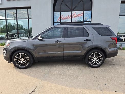 Used 2017 Ford Explorer Sport w/ Equipment Group 401A AWD/4WD image 5