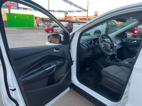 Used 2017 Ford Escape SE image 8