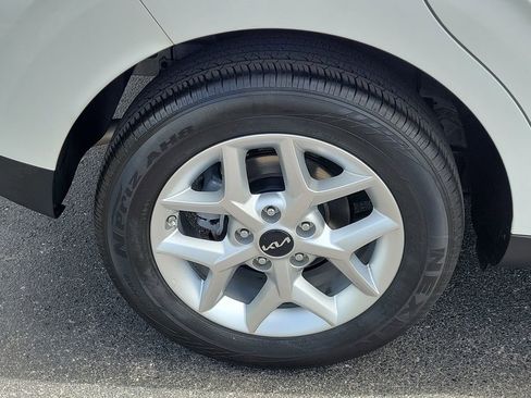 Used 2025 Kia Soul LX w/ LX Technology Package FWD image 6