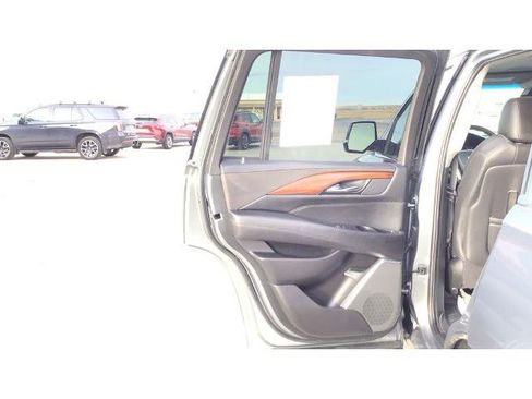 Used 2020 Cadillac Escalade Premium Luxury AWD/4WD image 13