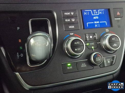 Used 2019 Toyota Sienna SE image 18