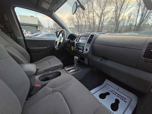 Used 2019 Nissan Frontier SV image 9
