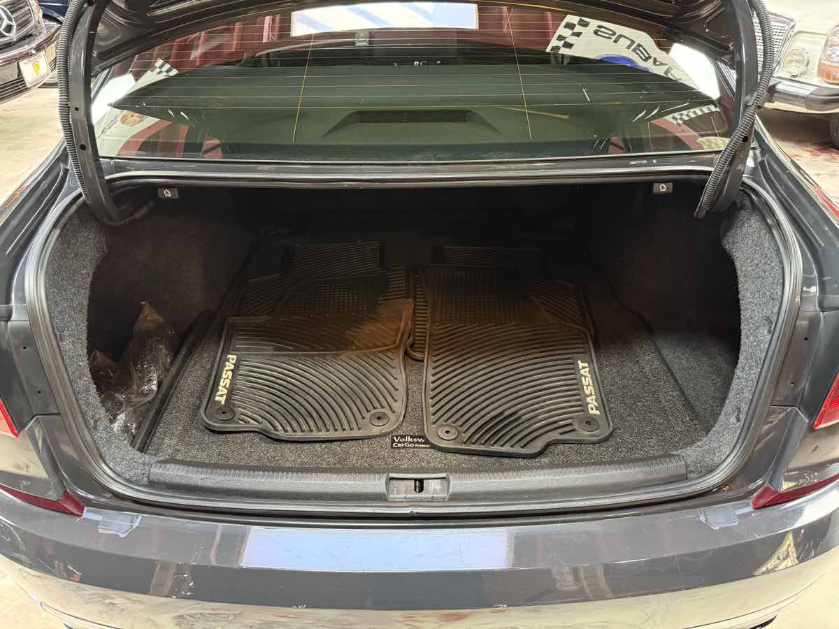 Used 2017 Volkswagen Passat 1.8T R-Line FWD image 32