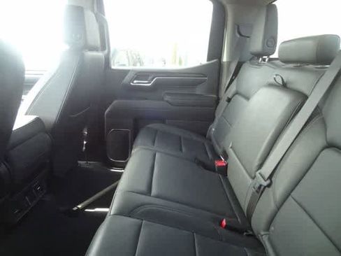 Used 2024 GMC Sierra 1500 SLT image 11