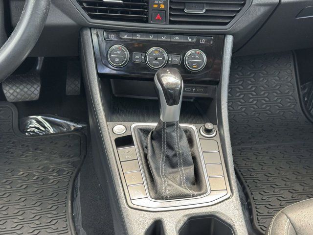 Used 2023 Volkswagen Jetta SE w/ Panoramic Sunroof Package FWD image 18