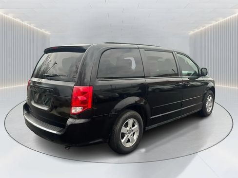 Used 2012 Dodge Grand Caravan SXT w/ UConnect Hands-Free Group FWD image 4
