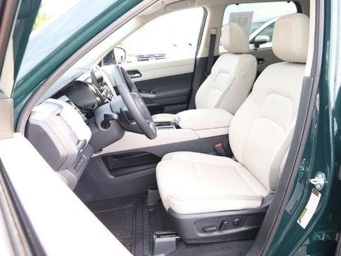 Certified 2025 Nissan Pathfinder SL w/ SL Premium Package FWD image 10