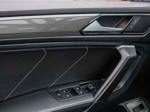 Used 2024 Volkswagen Tiguan SE R-Line image 15