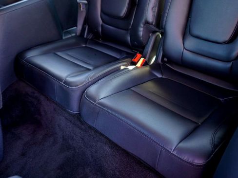 Used 2018 Ford Explorer XLT w/ Equipment Group 202A image 28