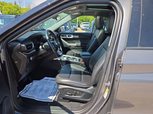 Used 2023 Ford Explorer XLT w/ Equipment Group 202A AWD/4WD image 8