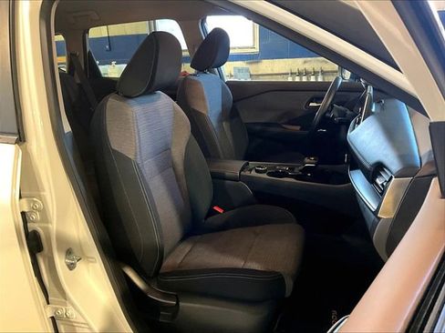 Used 2022 Nissan Rogue SV image 7