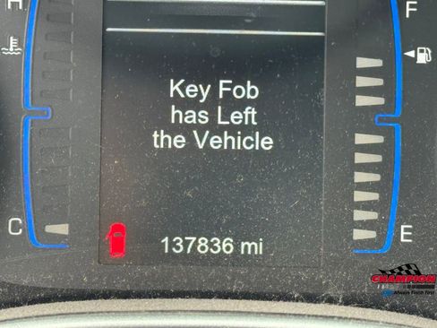 Used 2017 Chrysler Pacifica Touring-L image 18