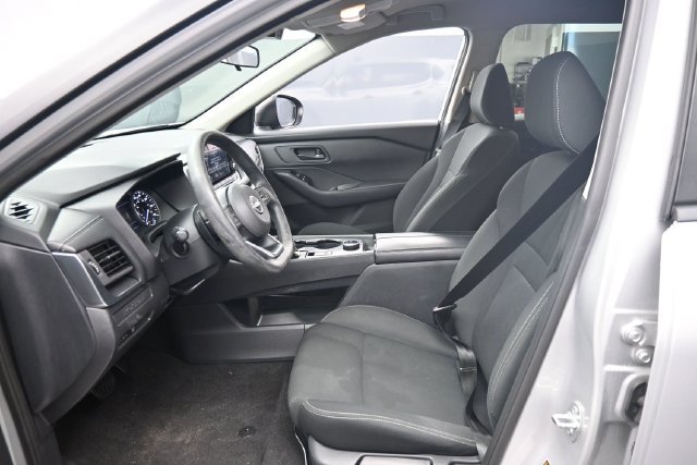Used 2024 Nissan Rogue S AWD/4WD image 17