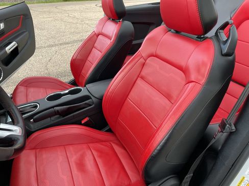 Used 2019 Ford Mustang GT Premium w/ GT Performance Package RWD image 20