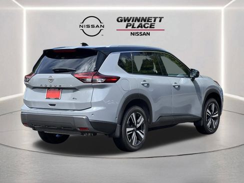 Certified 2025 Nissan Rogue SL w/ SL Premium Package FWD image 27
