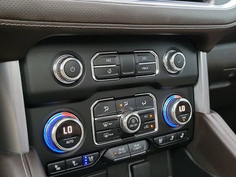 Used 2023 GMC Yukon SLT w/ SLT Premium Package AWD/4WD image 19