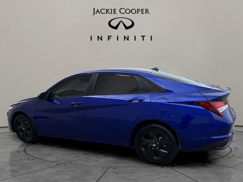 Used 2023 Hyundai Elantra SEL image 3