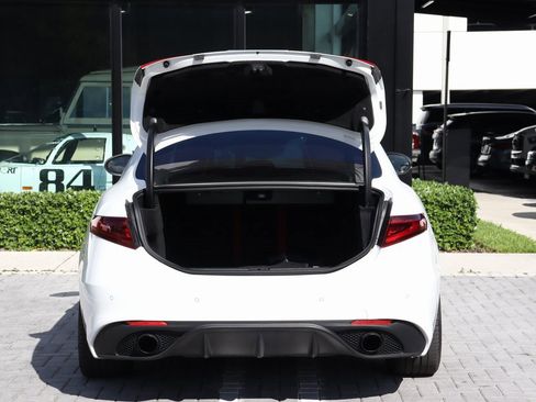 Used 2022 Alfa Romeo Giulia Veloce image 7