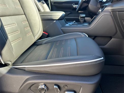 Used 2025 GMC Sierra 1500 AT4X image 14