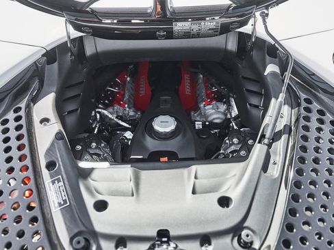 Used 2024 Ferrari SF90 Spider image 27