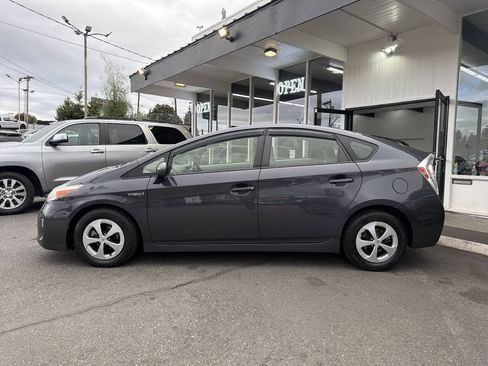 Used 2014 Toyota Prius Four FWD image 3
