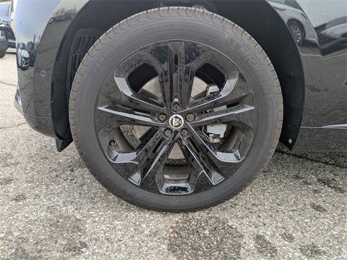 Used 2024 Land Rover Defender 130 X-Dynamic SE image 43