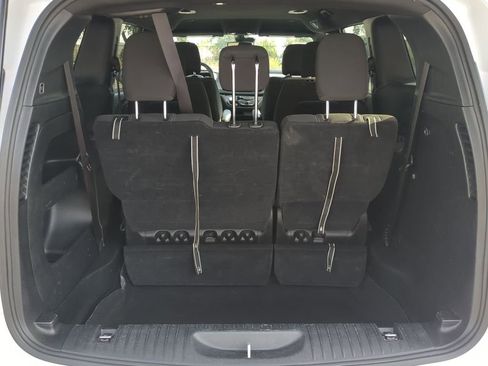 Used 2024 Chrysler Pacifica Touring image 13