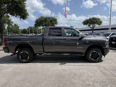 Used 2025 RAM 2500 Laramie AWD/4WD image 3