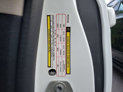 Used 2024 Chrysler Pacifica Touring-L FWD image 30