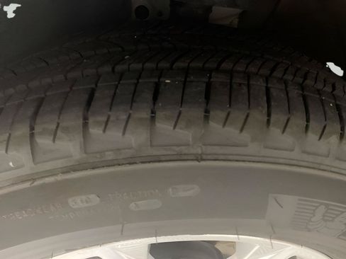 Used 2024 Chevrolet Equinox LT w/ LPO, Floor Liner Package FWD image 23