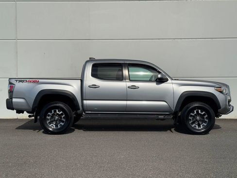 Certified 2020 Toyota Tacoma TRD Off-Road AWD/4WD image 8
