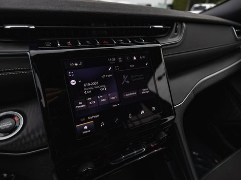 New 2025 Jeep Grand Cherokee Laredo X w/ Luxury Tech Group I AWD/4WD image 14