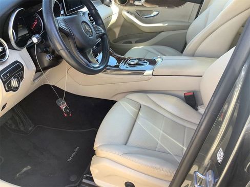 Used 2018 Mercedes-Benz GLC 300 4MATIC image 9