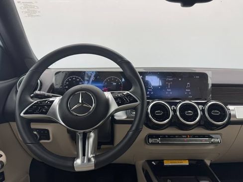 Used 2026 Mercedes-Benz GLB 250 image 3