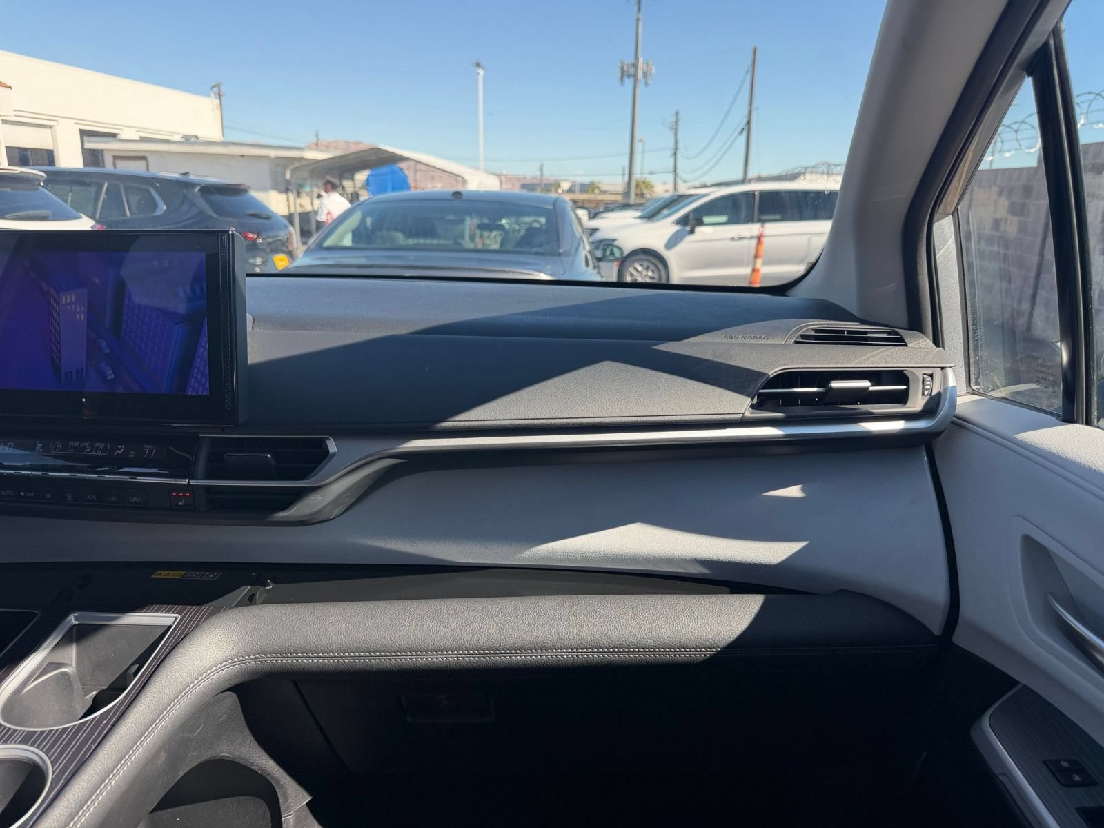 Used 2025 Toyota Sienna XLE FWD image 37