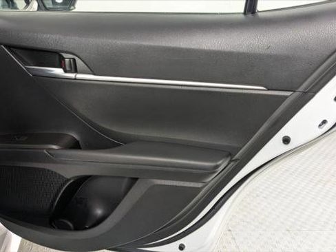 Used 2022 Toyota Camry SE w/ Convenience Package image 19