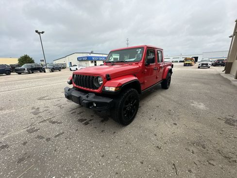 Used 2025 Jeep Gladiator Sport AWD/4WD image 10