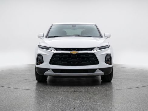 Used 2025 Chevrolet Blazer LT FWD image 2