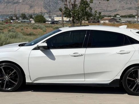 Used 2021 Honda Civic Sport Touring image 4