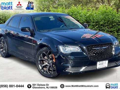 Used 2019 Chrysler 300 Touring w/ Sport Appearance Package image 2