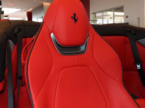 Certified 2022 Ferrari Portofino M image 40